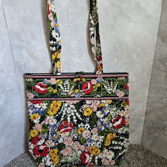 Vera Bradley Handbags - Vera Bradley Multicolor Floral Tote